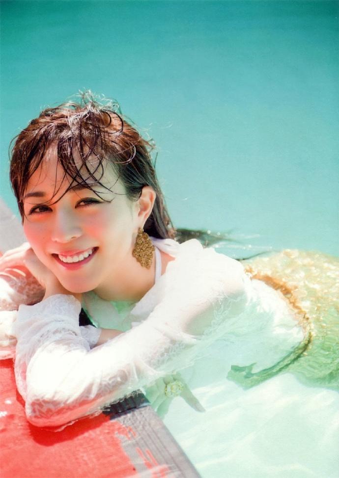 柔嫩婉约的气质型美女 比嘉爱未